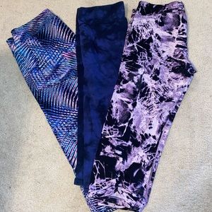 3 pairs Calvin Klein Performance Capri Leggings Lg
